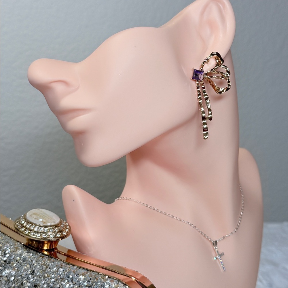 โ๏ธ Elegant Gold Bow Earrings With Purple Crystal ๐ - Picture 8 of 9
